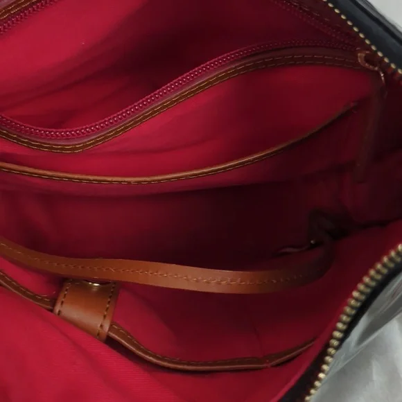 AUTHENTIC DOONEY & BOURKE PATENT LEATHER PURSE. EXCELLENT CONDITION